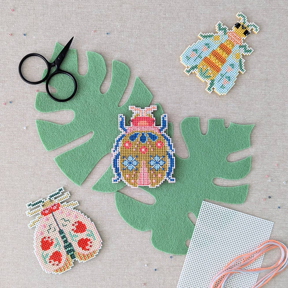 BLOOMING BUGS BEE CROSS STITCH KIT