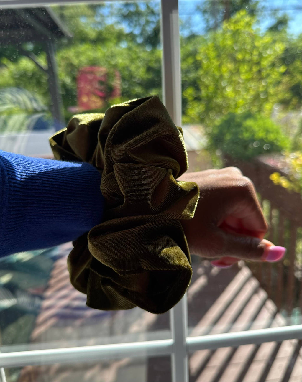 VELVET SCRUNCHIE - LIGHT GREEN