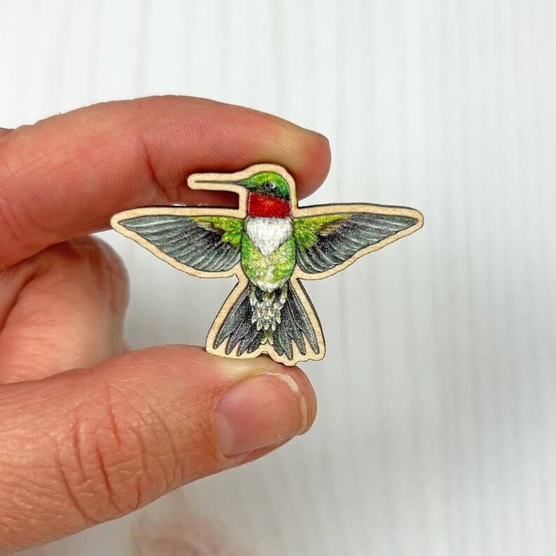 RUBY-THROATED HUMMINGBIRD ILLUSTRATED WOODEN PIN