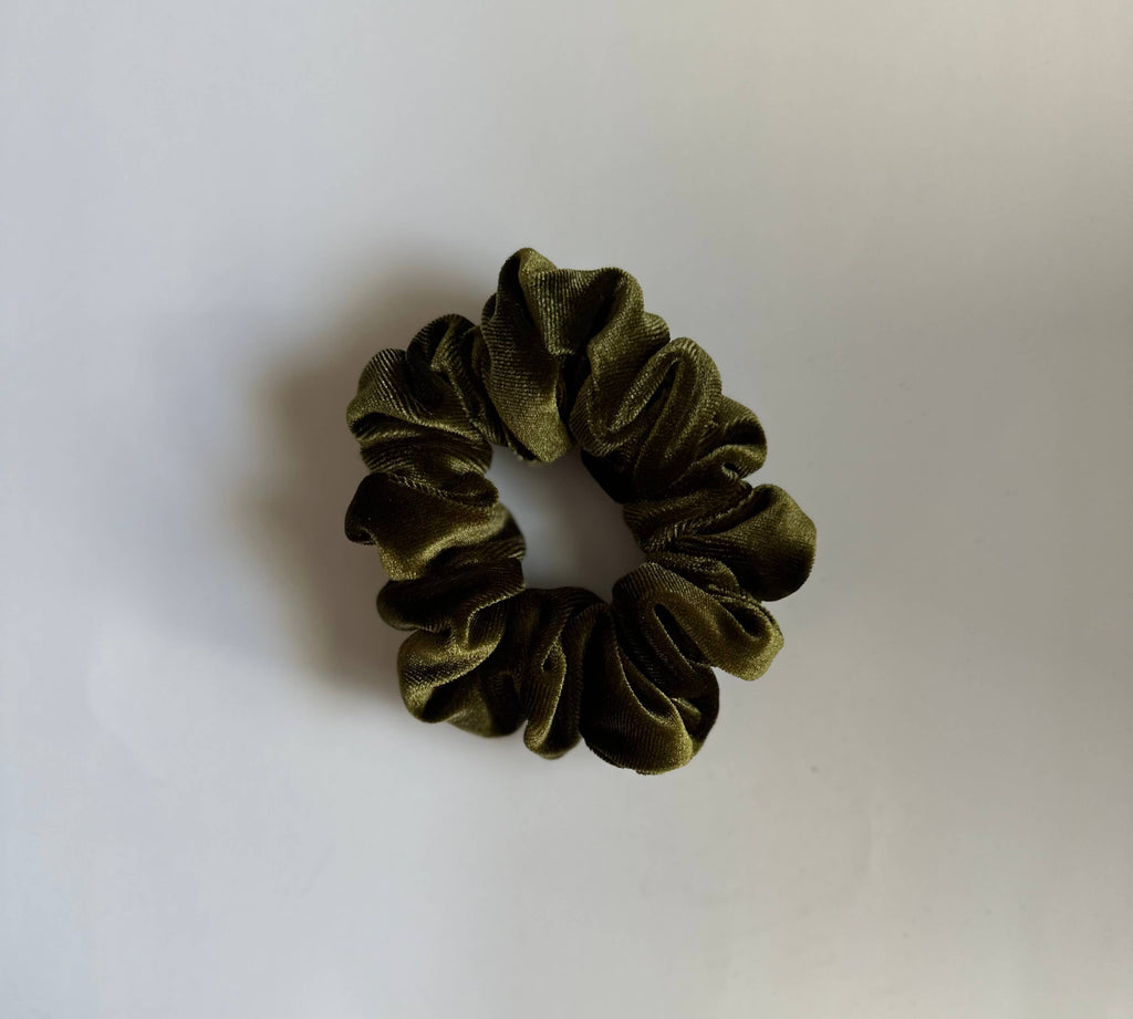 VELVET SCRUNCHIE - LIGHT GREEN
