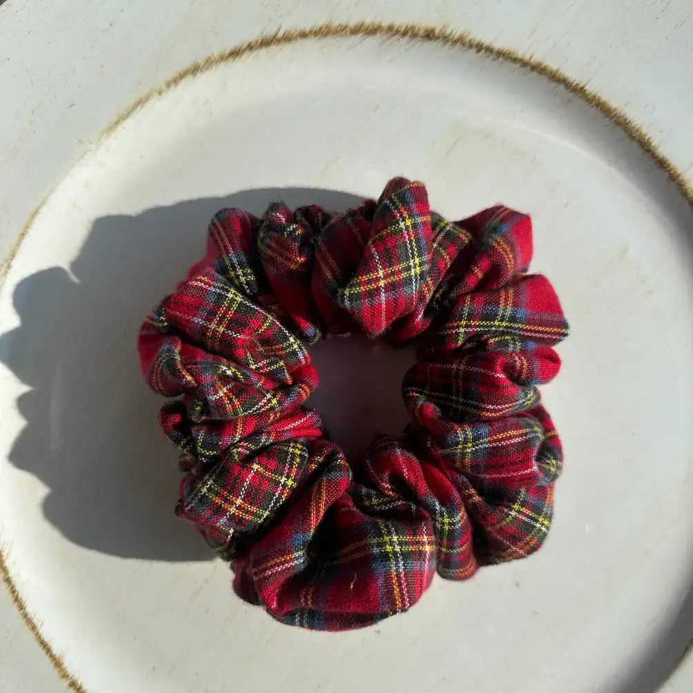 VELVET SCRUNCHIE - RED TARTAN