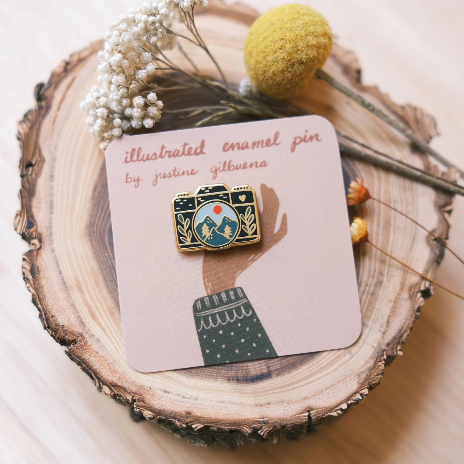 CAMERA ENAMEL PIN