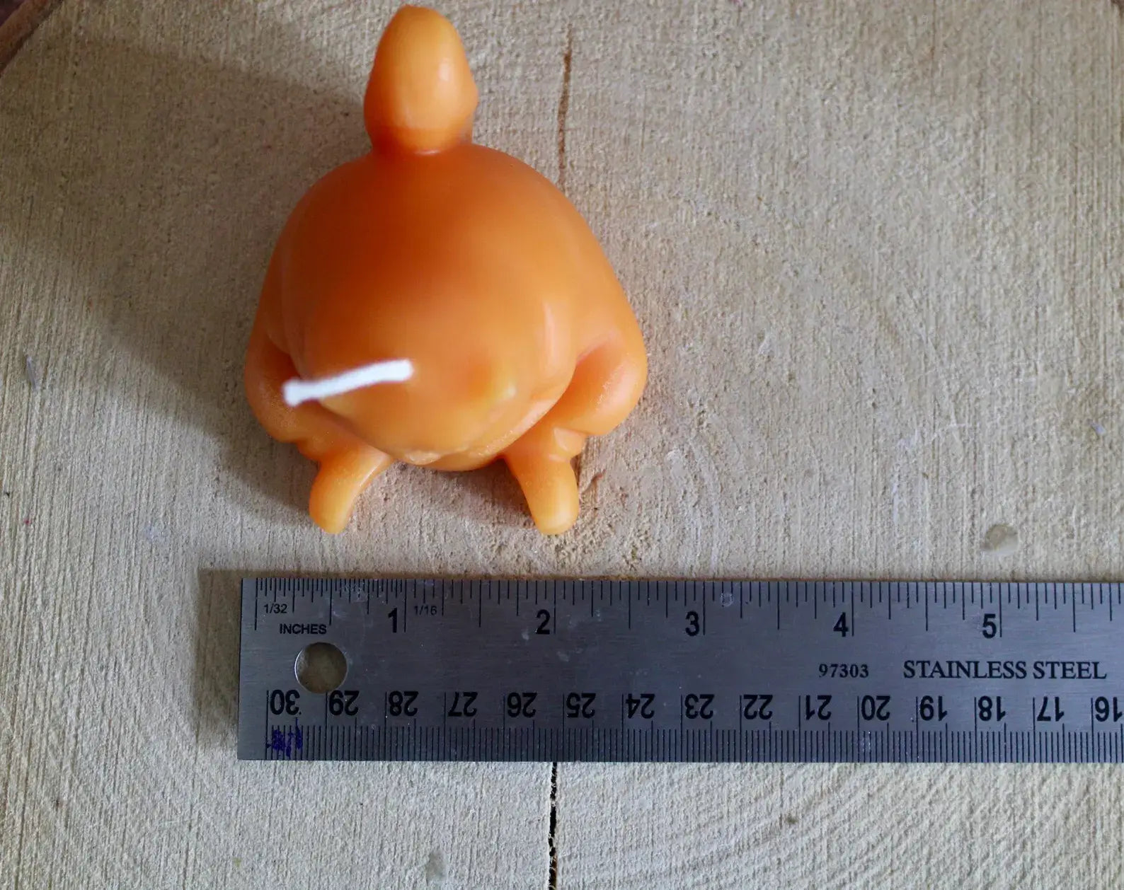 CHONKY CAT CANDLE: BEESWAX CANDLE