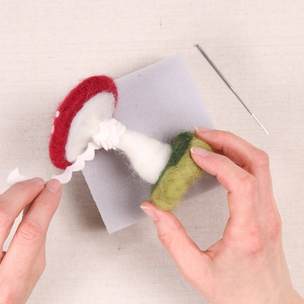 NEEDLE FELTING KIT - CRIMSON TOADSTOOL