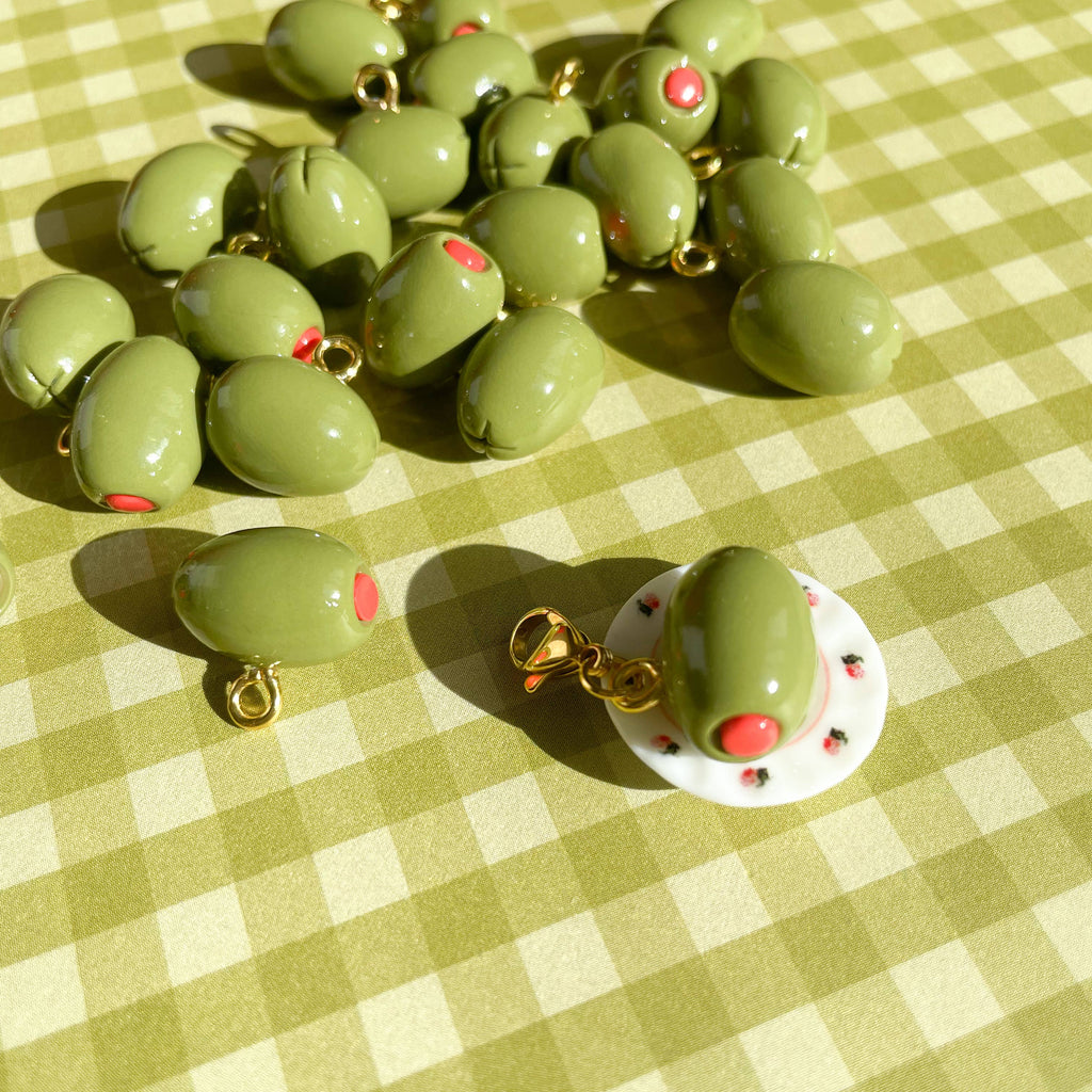BAG CHARM: OLIVE