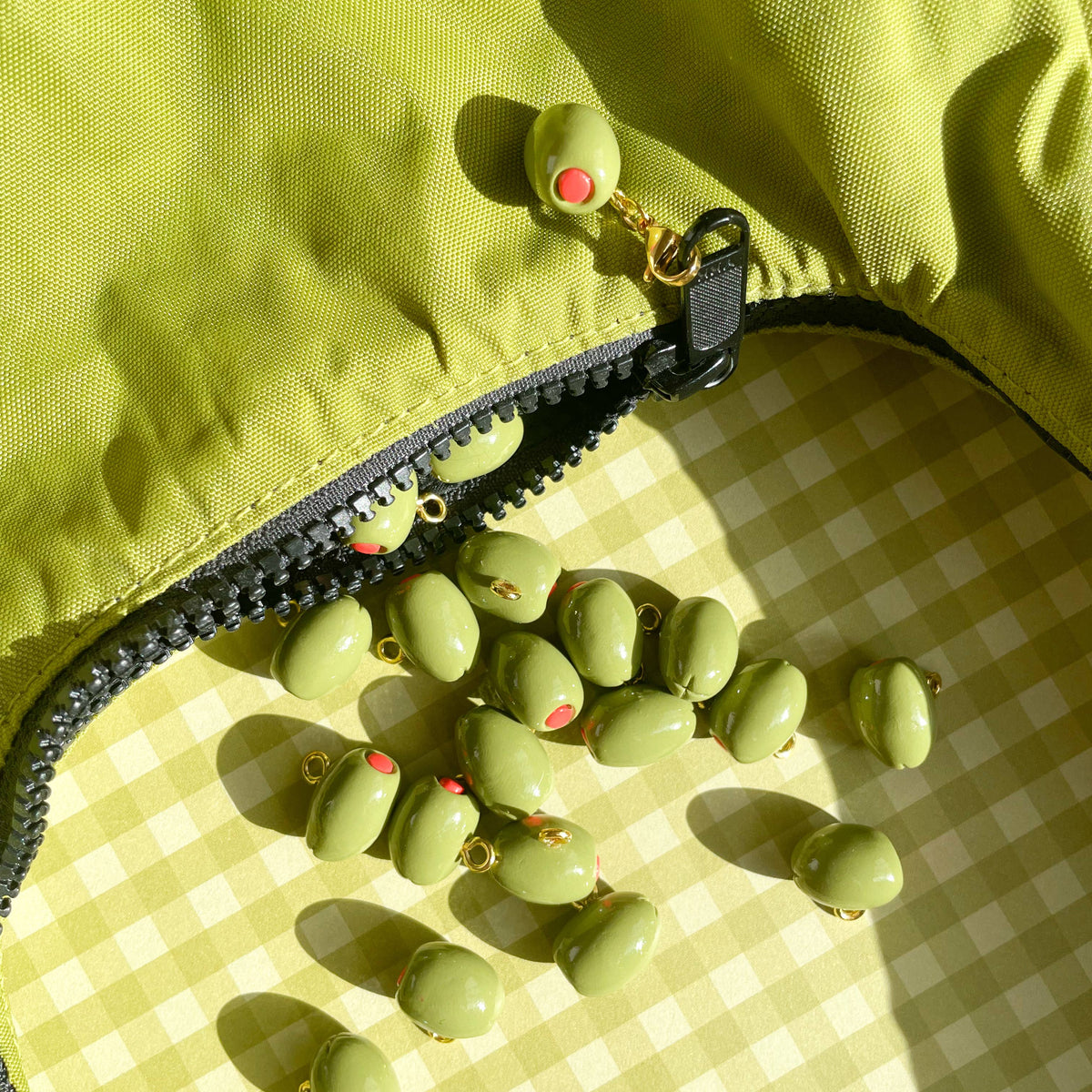 BAG CHARM: OLIVE