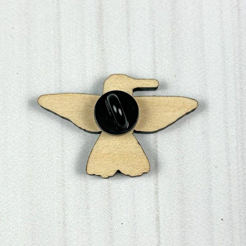RUBY-THROATED HUMMINGBIRD ILLUSTRATED WOODEN PIN