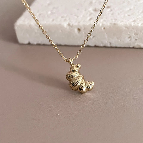 CROISSANT PENDANT NECKLACE