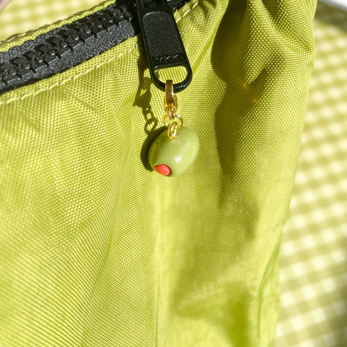 BAG CHARM: OLIVE