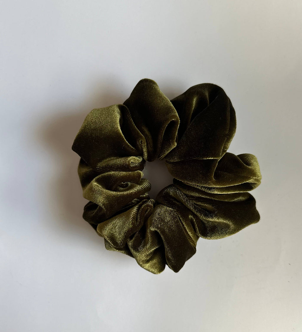 VELVET SCRUNCHIE - LIGHT GREEN