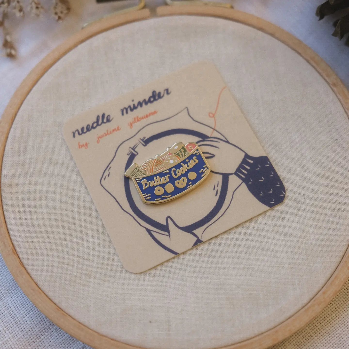 BUTTER COOKIE NEEDLE MINDER
