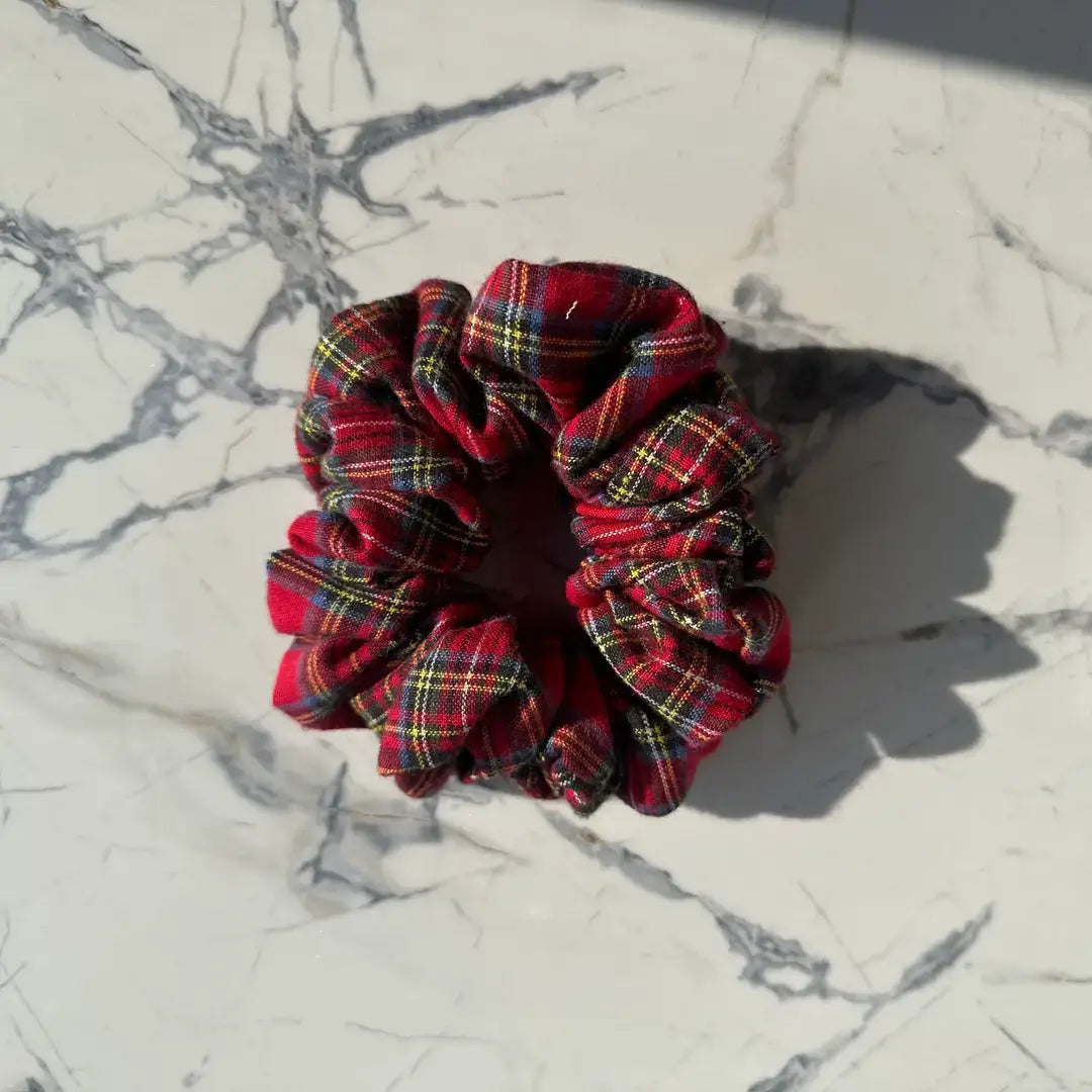 VELVET SCRUNCHIE - RED TARTAN