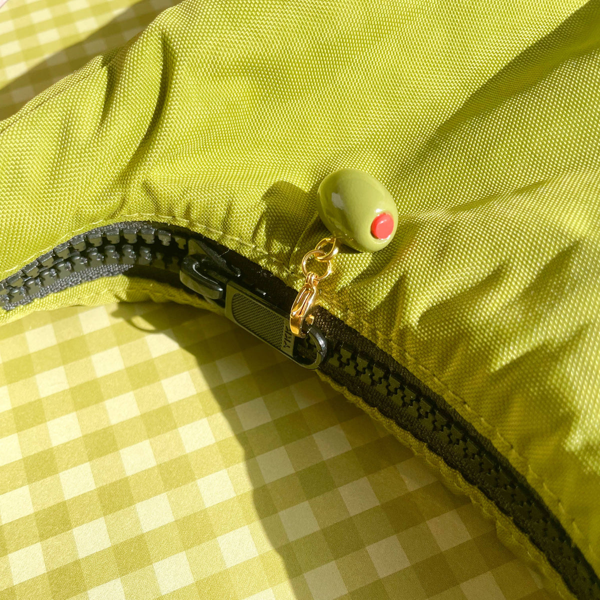 BAG CHARM: OLIVE