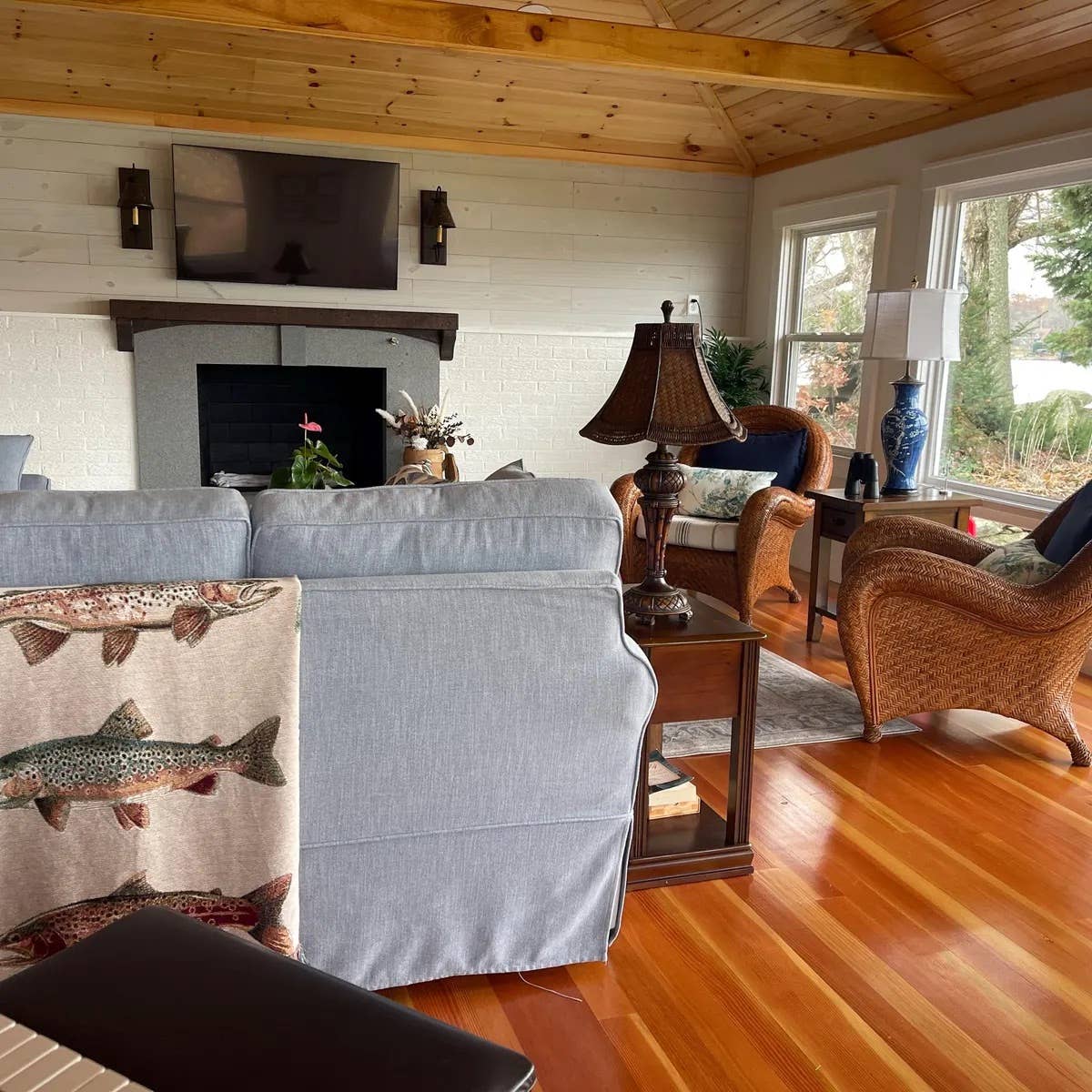 LAKE HOUSE WOVEN BLANKET - RAINBOW TROUT